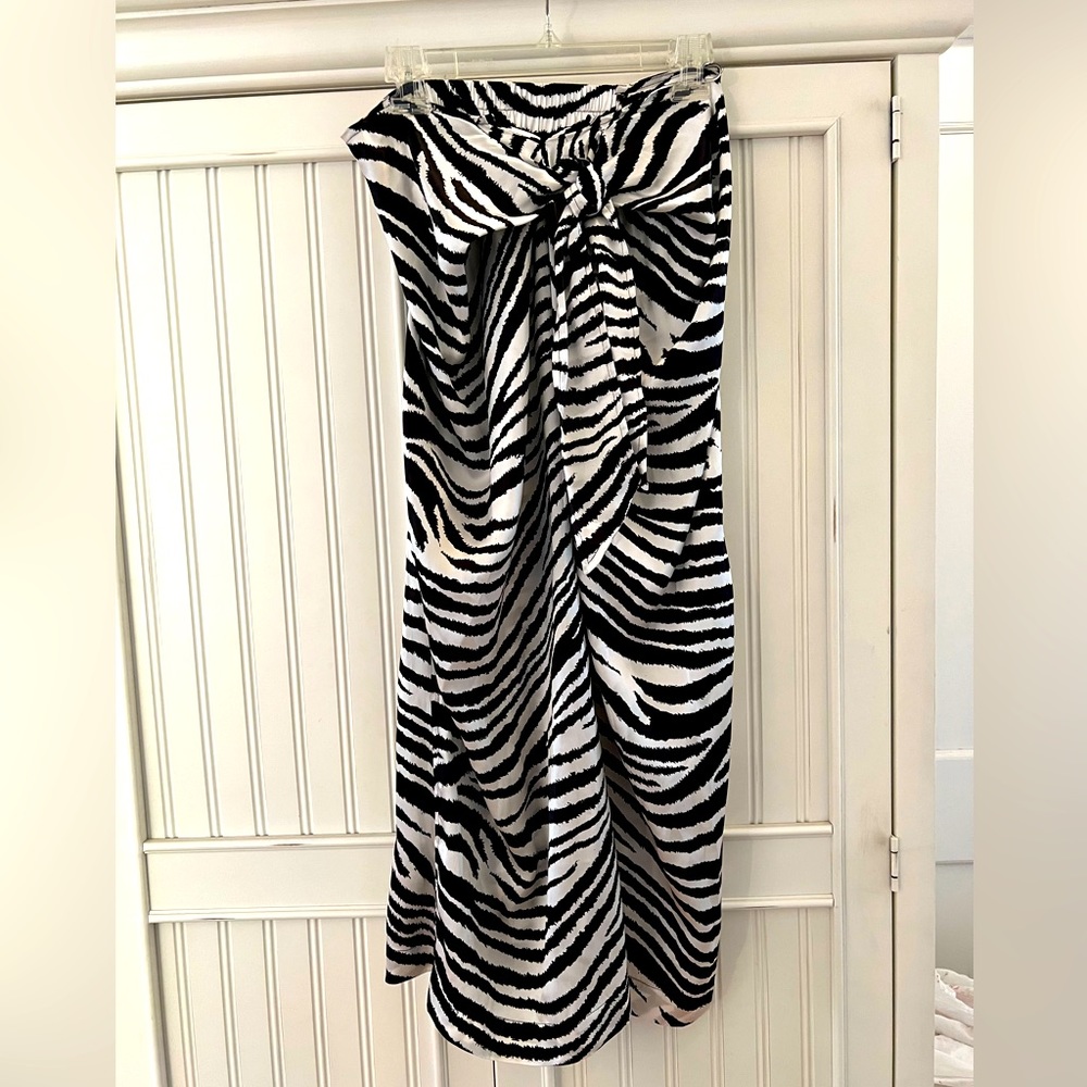 Sarong like silky black and white skirt